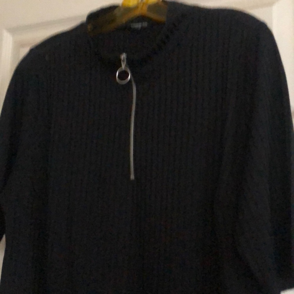 NWOT Simply Be black mock turtleneck with zipper ✔️--fits snug like a size L